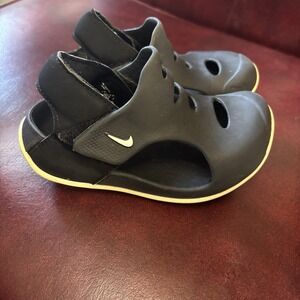 Nike Childs Slip On Croc Style Shoes Strap Closure Size 9 Child Black Play Comfy